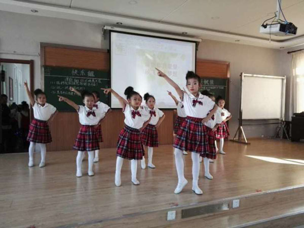 陈娜娜 记者 唐国宏 摄日前,为期一个月的新华小学校园艺术节落下帷幕