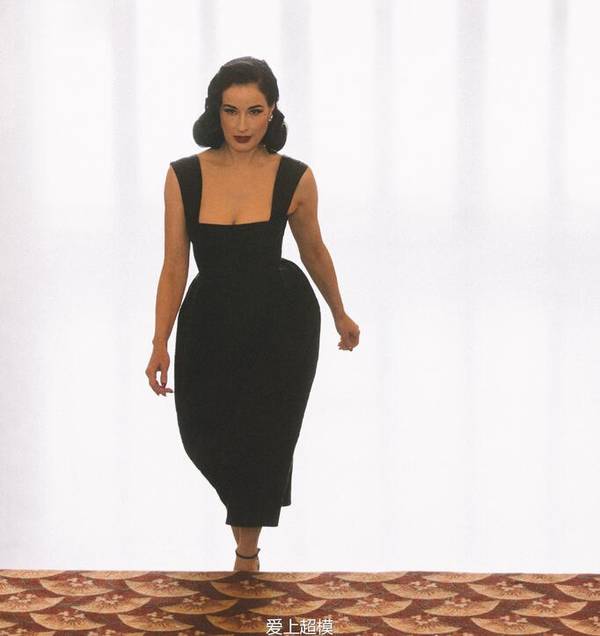 关于蒂塔·万提斯,有太多的理由吸引着你:她是脱衣舞娘,是曼森的前妻