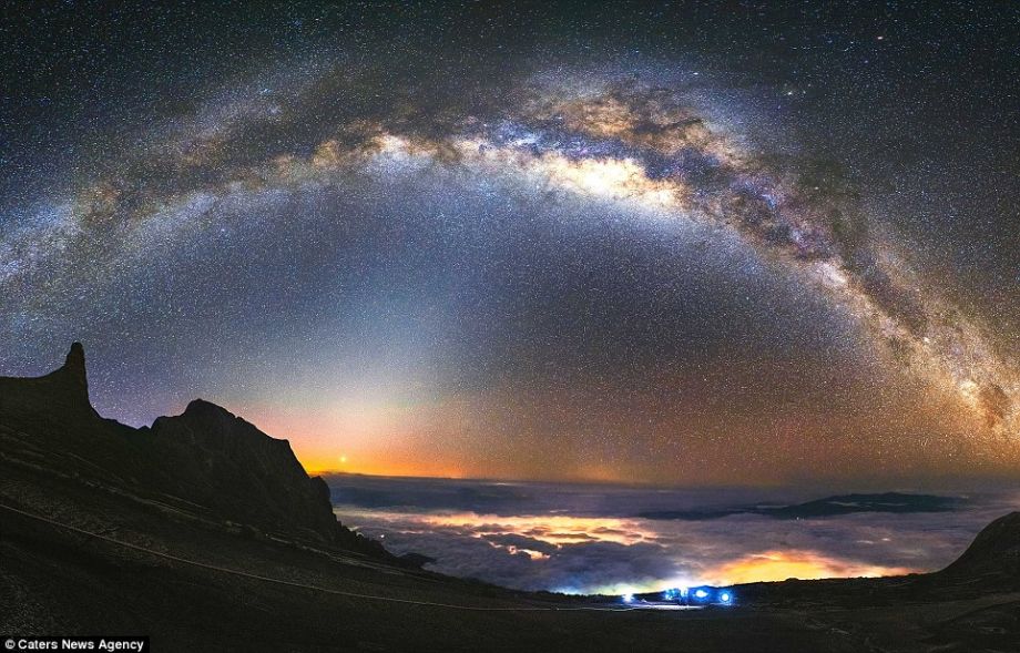 魔幻夜景:沐浴星辰之下,眺望火山之巅(组图)