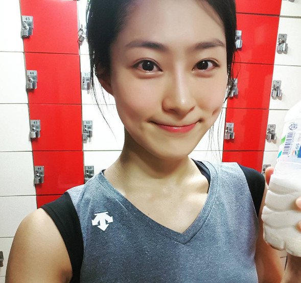 近日,韩国医院实习生jisu lee走红,超高颜值背后,她还是一名健身