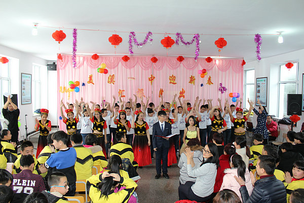 美溪区第一中学师生载歌载舞迎庆新春佳节