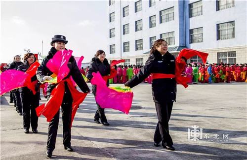 火红的秧歌扭起来 黑龙江监狱举行服刑人员秧
