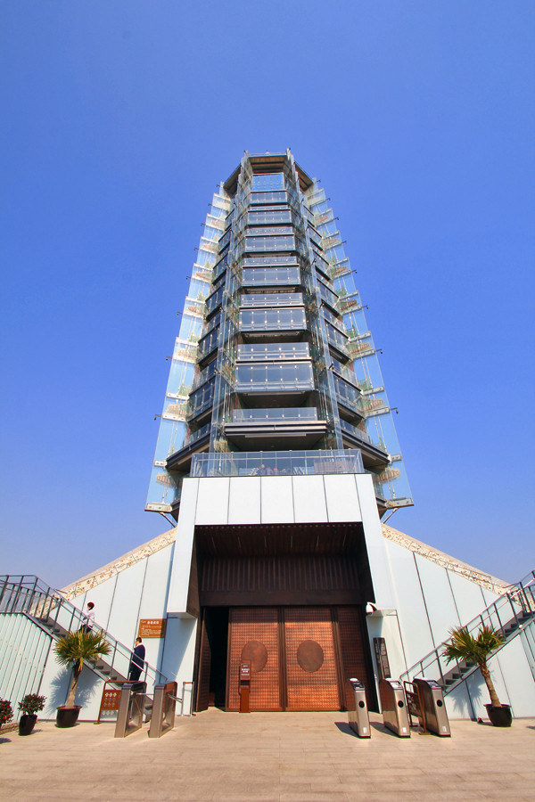 不过玻璃制的仿琉璃外观已经无法展现原有大报恩寺琉璃宝塔的那份神韵