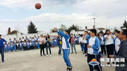 赵光农场初中:办学很"特"别