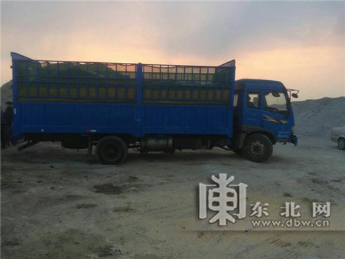 大庆警方围堵跟踪货车 查扣被盗原油6吨