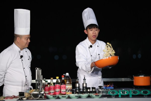 张一山颠勺王俊凯喂食张一山_副本王俊凯喂食王大陆_副本王俊凯颠大勺