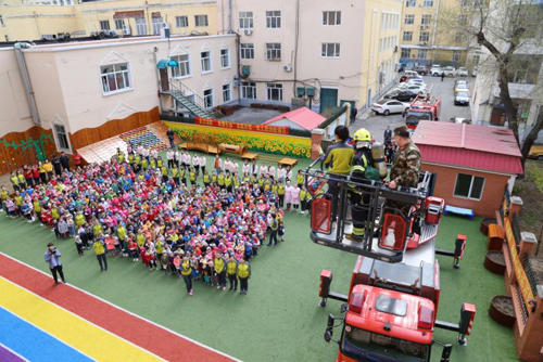 省政府第一幼儿园举行消防演习活动