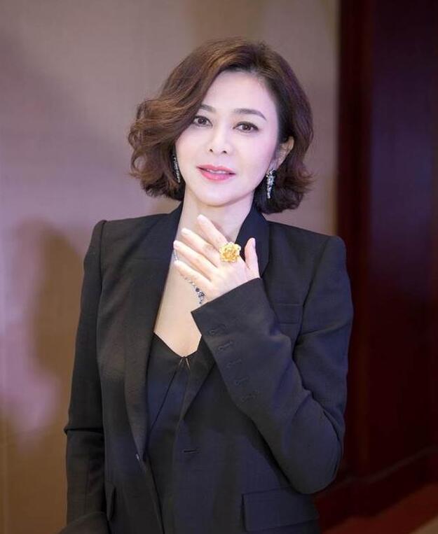 54岁关之琳叹情路坎坷身为女人我失去好多