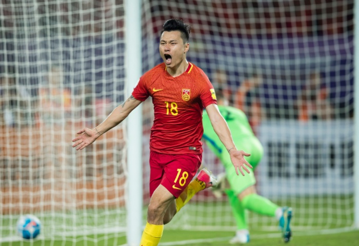 郜林坚挺不再"打飞机" 国足胜乌兹出线形势分析