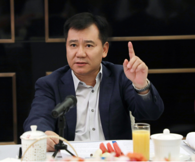 (图:苏宁控股集团董事长张近东谈数据革命)