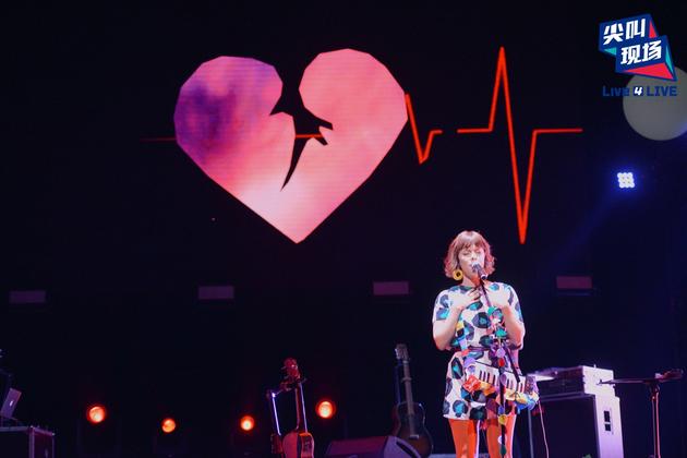 9月7日晚,来自澳大利亚的女歌手lenka在北京举办个人演唱会,不仅表演