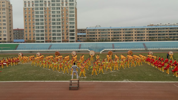 青冈县第一中学在注重抓好教学质量提升的同时,兼顾学生的素质培养和