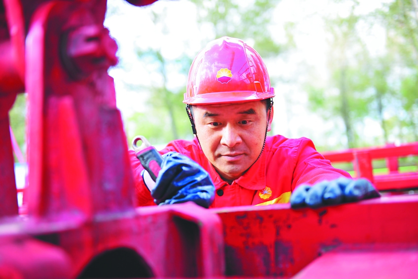 大庆石油工人代表人物图片