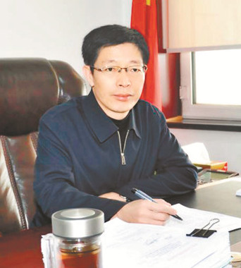 访宾县委副书记,县长任延辉