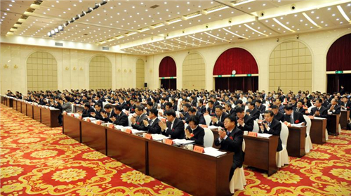 省委经济工作会议在哈尔滨举行