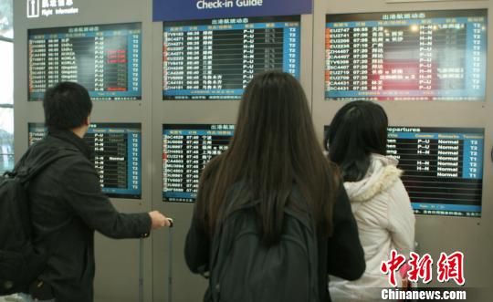 东暴雪不断 约7000名华东航线旅客滞留成都机