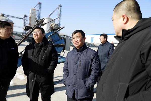 县长王景章就节日期间安全工作进行检查