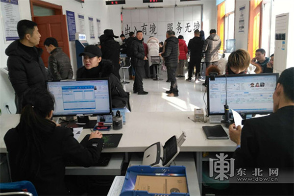 呼兰出入境窗口开通延时服务电子支付 春节假期为2000余人次办证