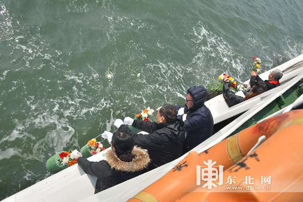 哈尔滨市第21次海葬在大连举行 83位逝者魂归大海