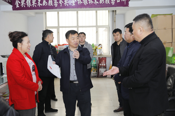 县长王景章深入农资市场检查质量安全工作