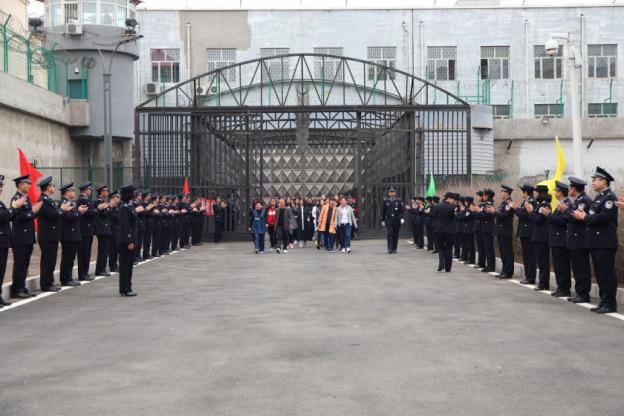 新建监狱举行首次警属开放日活动