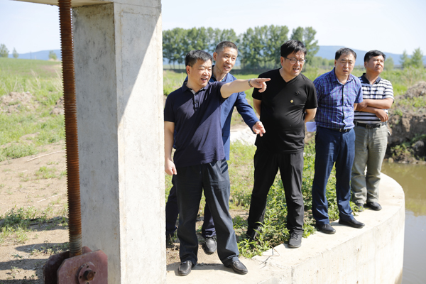 县长王景章深入乡镇开展工作调研