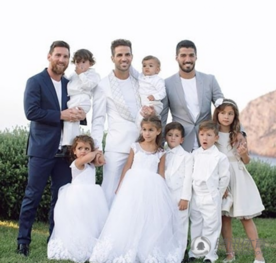 法布雷加斯与多年女友丹举行盛大婚礼 梅西参加小法婚礼