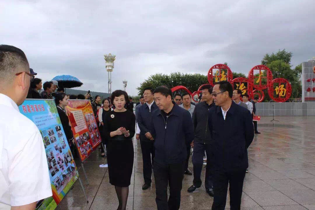 伊春市翠峦区赶法治大集 送文化大餐