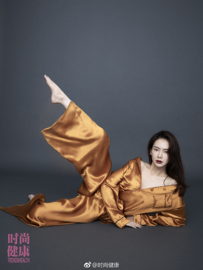 戚薇李承铉全裸出镜为公益应援恩爱破尺度