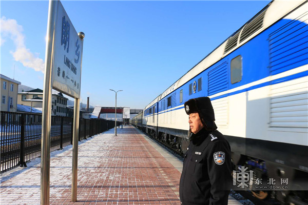 老铁警的最后一个春运 四十年见证"中国速度"的提升