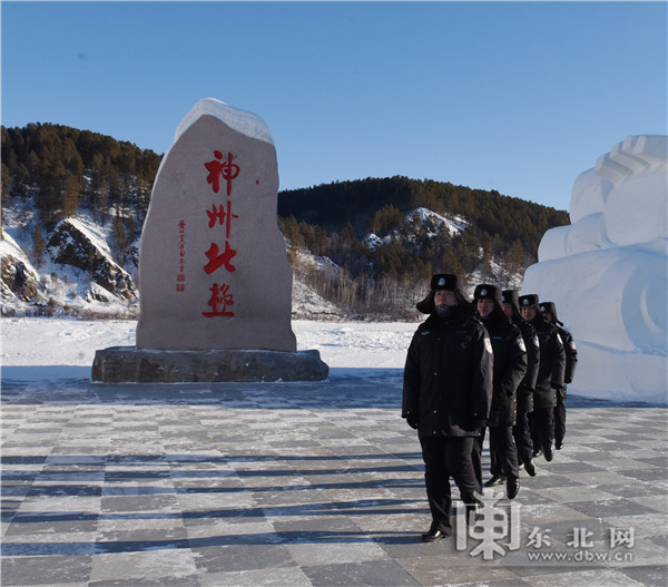 北极边境派出所民警巡逻执勤. 张喆 摄