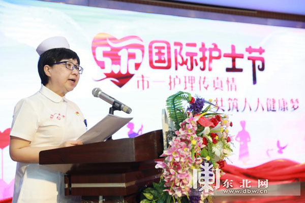 李虹院长代表领导班子致辞,为护士们送去了节日的祝福并致以亲切的