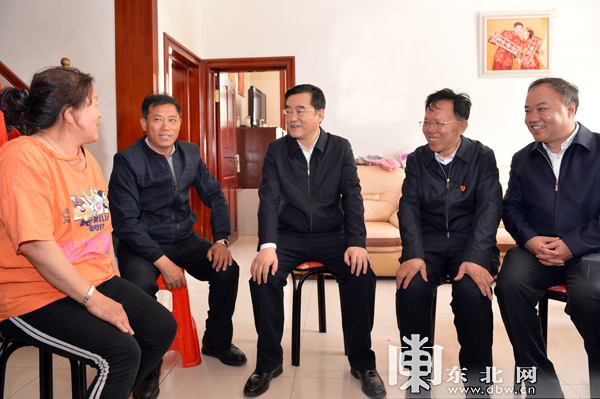 张庆伟:充分发挥农村基层党组织作用 带领党员