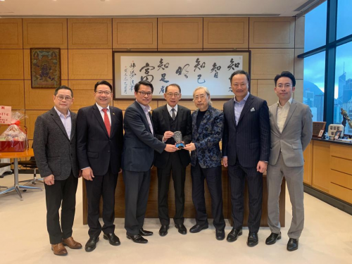 杨受成出席香港南九龙狮子会就职典礼暨慈善餐舞会