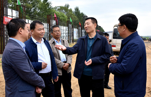 解广军) 6月19日上午,市委书记张常荣到鸡东县调研扶贫攻坚工作,他