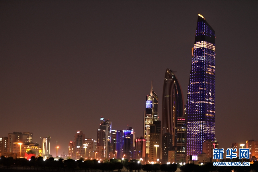 图为6月24日在科威特首都科威特城拍摄的城市夜景.记者聂云鹏摄