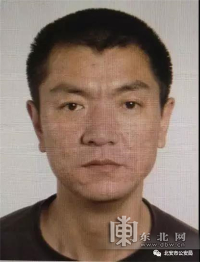 董玉峰,绰号:小峰,性别:男,年龄33周岁,住址:黑龙江省北安市兆麟区亿