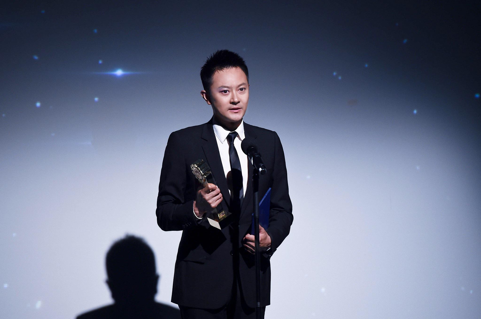 印小天获金橡树最佳男演员感谢于荣光和蒋晓荣