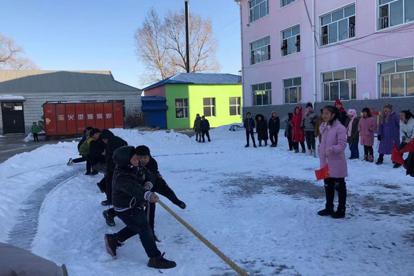 下亮子学校开展冬季冰雪特色文体活动