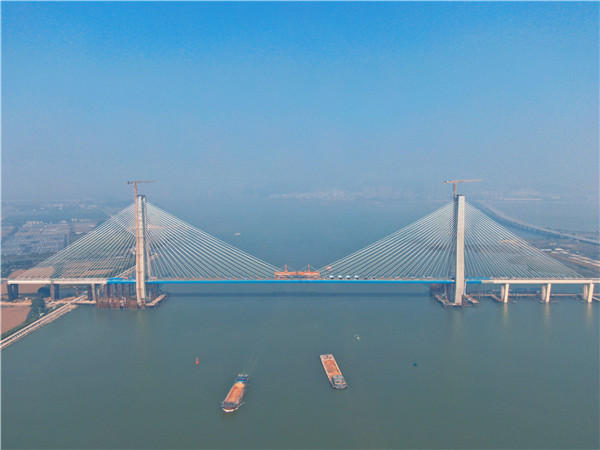 世界首座海铁联运客货两用双塔铁路斜拉桥——南沙港铁路龙穴南水道特
