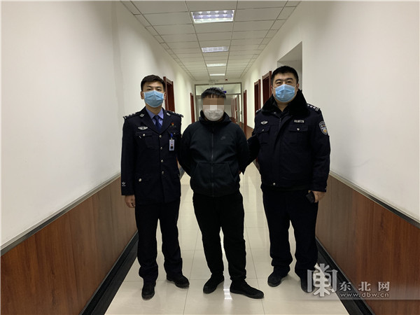 男子利用口罩诈骗 因心虚投案自首