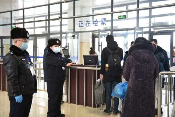 战疫情保生产铁力市公安局为复工复产保驾护航