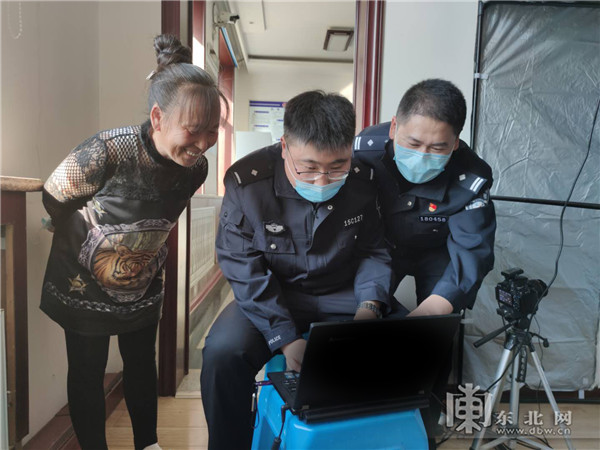 在珍宝岛的家门口就可以办理身份证了!