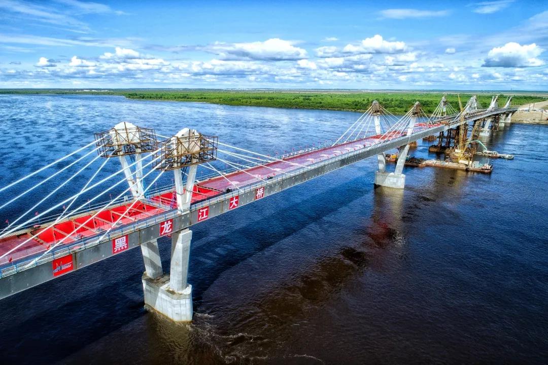 中俄合建首座跨境公路大桥黑河——布拉戈维申斯克黑龙江大桥实现合