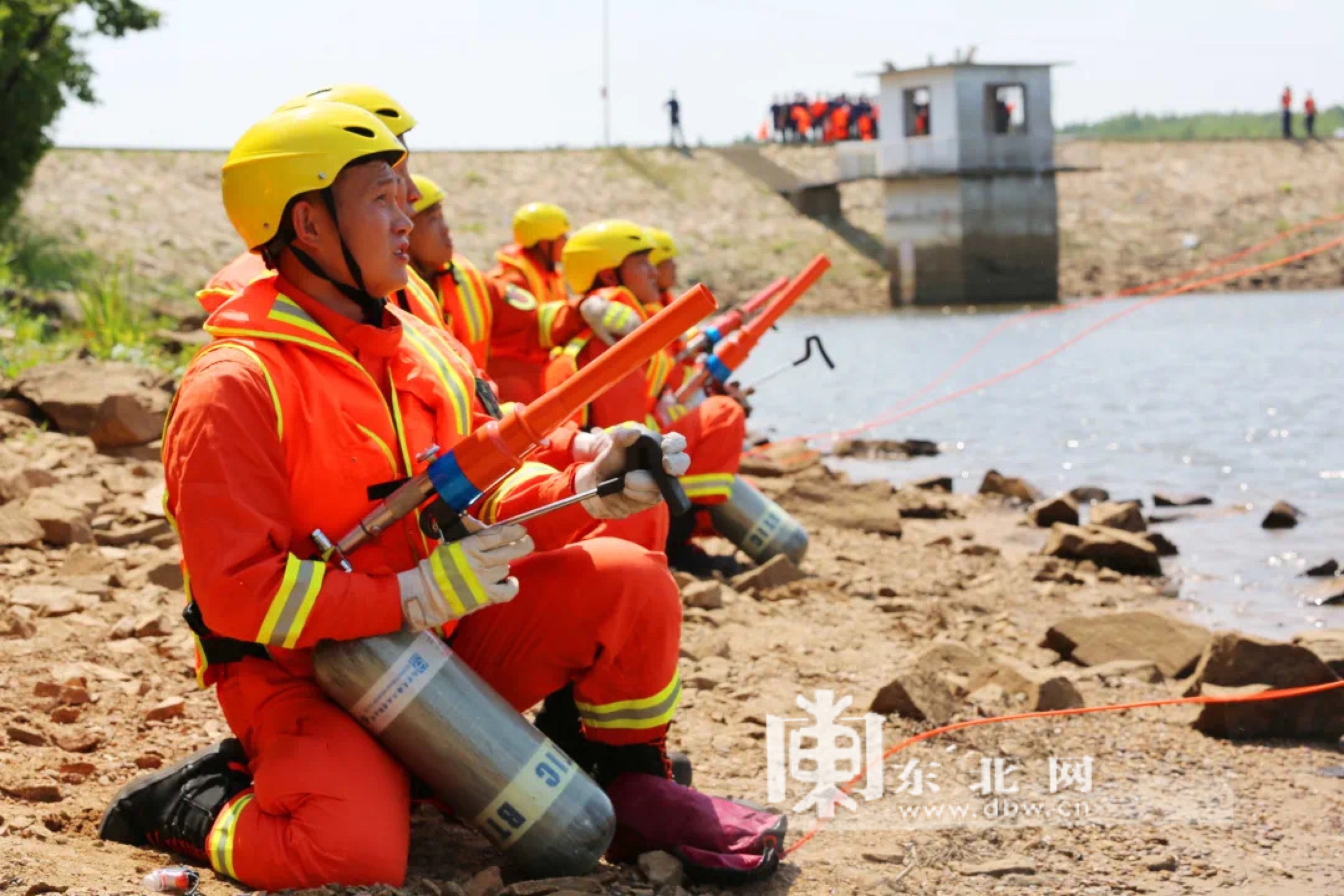 黑河市消防救援支队组织开展抗洪抢险实战拉动演练