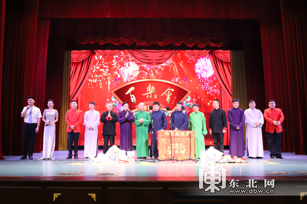 00301093828_d83cc7bc.jpg插图(1) 快乐回归 哈尔滨百乐会举办《相声大会》专场插图(1)