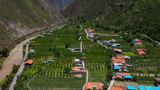 赤不苏河谷特色农业产业园区一景 摄影 刘斌