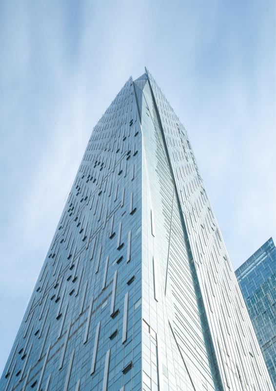 九年磨一剑,如今,哈尔滨富力中心以270米的全新的高度,雄伟的屹立于