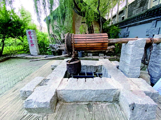 萧红故居院子里的辘轳.