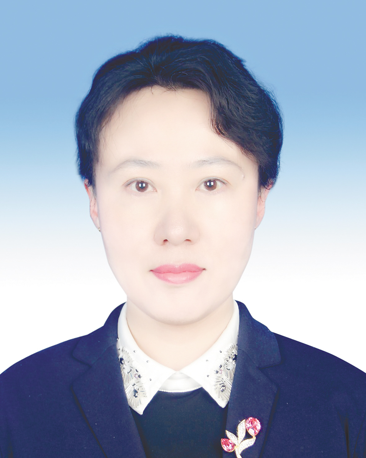 田宁同志简历田宁,女,汉族,1975年10月生,吉林海龙人.